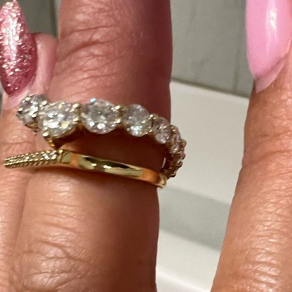 Chevron V shape sparkling 2ct tw stone wedding band! - Picture 6 of 13